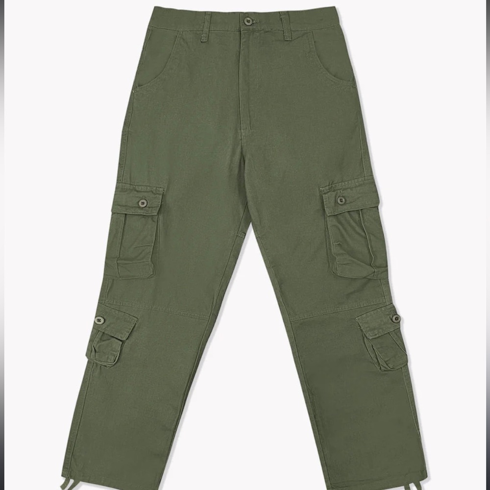 BRAND NEW SIZE 12 CARGO PANTS.😍